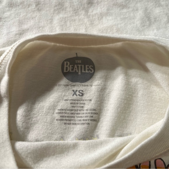Beatles Magical Mystery Tour Graphic Tee XS Off-White Retro Band Shirt - Picture 7 of 7